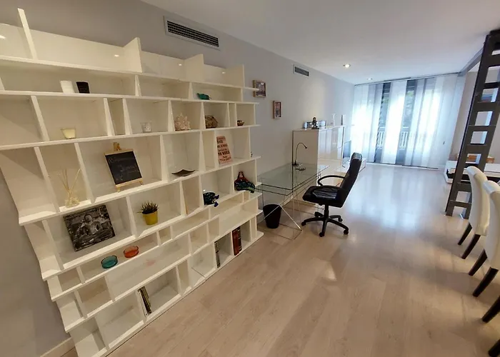 Moderno Y Centrico Piso En Cartagena